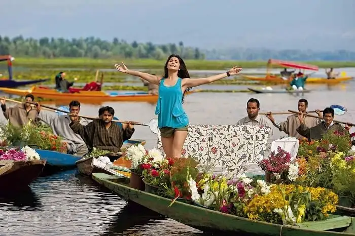 anushka-sharma-in-shikara